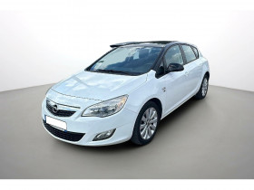 Opel Astra occasion 2012 mise en vente à Sarcelles par le garage AUTO ADAM - photo n°1