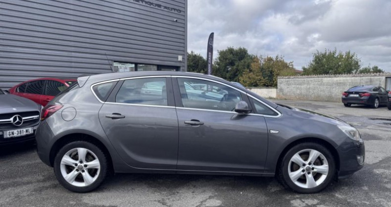 Opel Astra 1.7 CDTI FAP - 125 J BERLINE Sport 2010 - photo n°4 Opel Astra 1.7 CDTI FAP - 125 J BERLINE Sport  occasion à Chateaubernard - photo n°4
