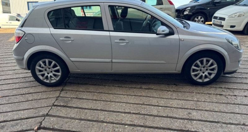 Opel Astra III 1.6 Twinport Enjoy Easytronic 5p 2004 - photo n°6 Opel Astra III 1.6 Twinport Enjoy Easytronic 5p  occasion à Wissous - photo n°6