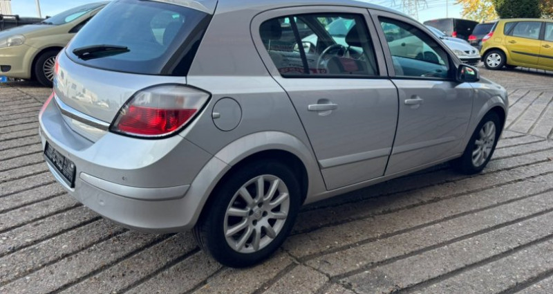 Opel Astra III 1.6 Twinport Enjoy Easytronic 5p 2004 - photo n°4 Opel Astra III 1.6 Twinport Enjoy Easytronic 5p  occasion à Wissous - photo n°4