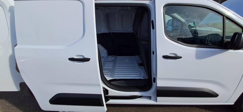 Opel Combo COMBO CARGO M 1000 KG BLUEHDI 100 S&S BVM6  4p 2025 - photo n°19 Opel Combo COMBO CARGO M 1000 KG BLUEHDI 100 S&S BVM6  4p  occasion à Saint Pierre du Mont - photo n°19