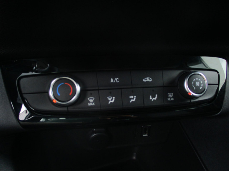 Opel Corsa 1.2 75 ch BVM5 Elegance Business  occasion  Le Born - photo n12