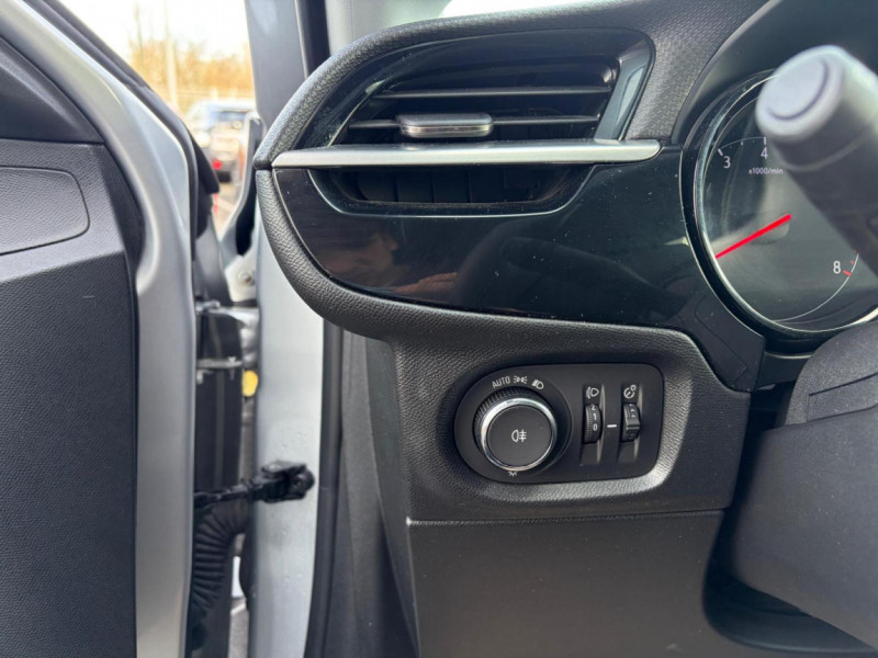 Opel Corsa 1.2 75 ch BVM5 Elegance Business  occasion � Le Born - photo n�18