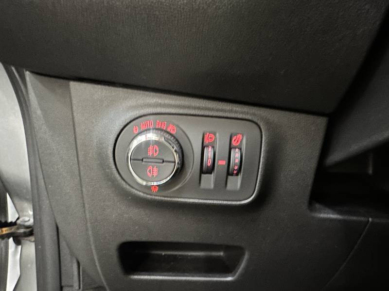 Opel Corsa 1.4 90 ch Black Edition  occasion � Royan - photo n�19