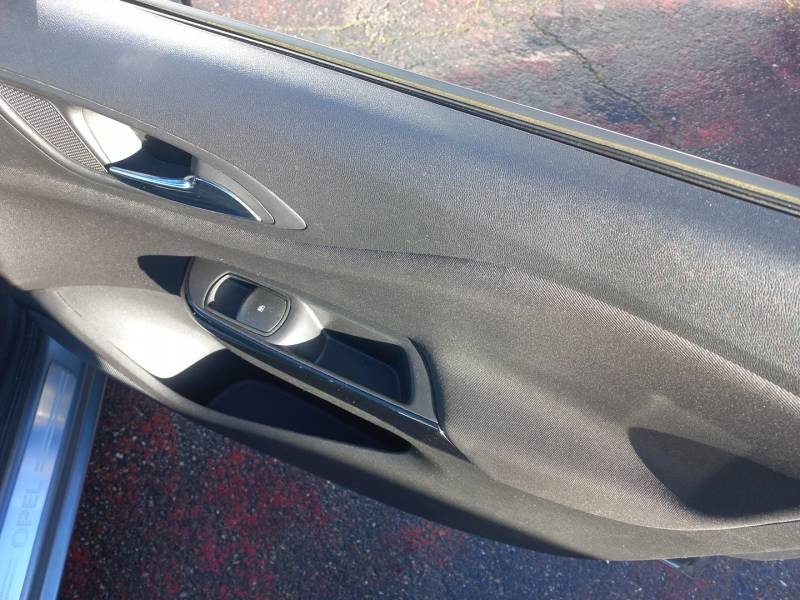 Opel Corsa 1.4 90 ch Design 120 ans  occasion � Castelnau-d'Estr�tefonds - photo n�20