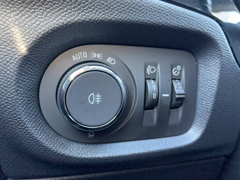 Opel Corsa Corsa 1.2 75 ch BVM5 Elegance Business 5p  occasion � Muret - photo n�13