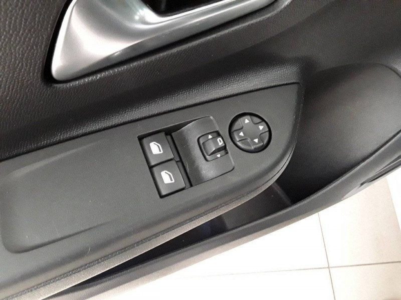 Opel Corsa Corsa 1.2 75 ch BVM5  occasion  BRESSUIRE - photo n8