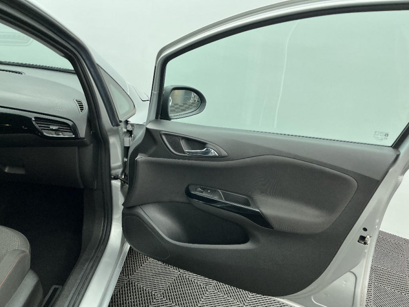 Opel Corsa Corsa 1.4 90 ch Black Edition  occasion � Saint-Maximin - photo n�20