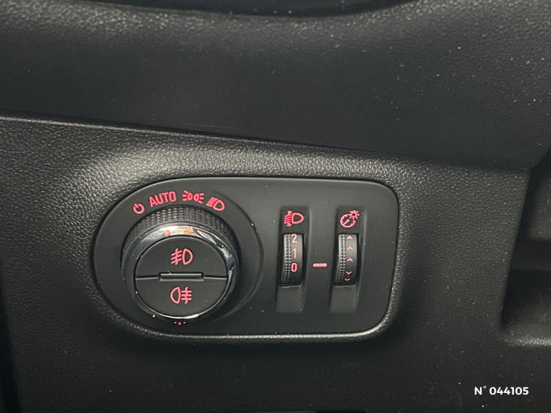 Opel Corsa Corsa 1.4 90 ch Design 120 ans  occasion � Saint-Maximin - photo n�15