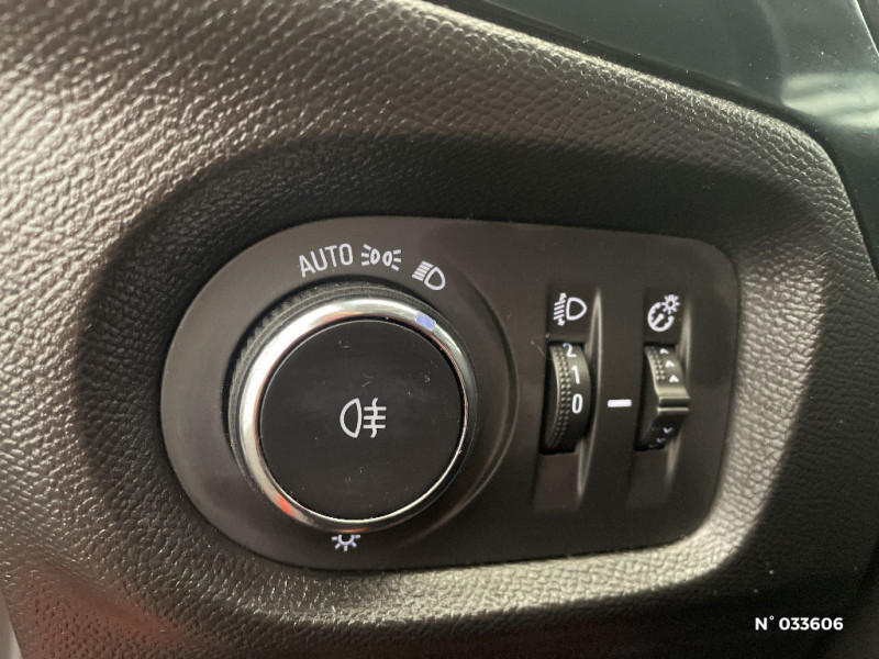 Opel Corsa Corsa 1.5 Diesel 100 ch BVM6 Elegance Business  occasion � Seynod - photo n�14