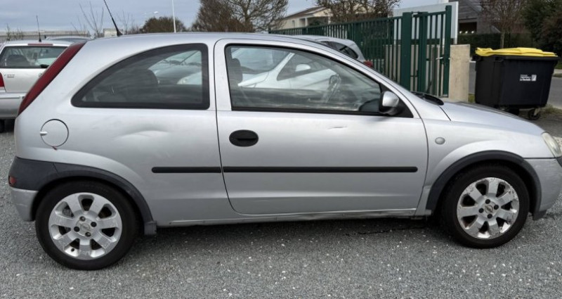 Opel Corsa III 1.2 16v 75ch Comfort 3p  occasion  Saint-Mdard-d'Aunis - photo n4
