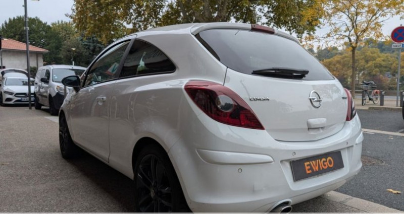 Opel Corsa iv 1.4 twinport color edition 3p 120ch toit ouvrant ecran mu  occasion  CALUIRE - photo n2