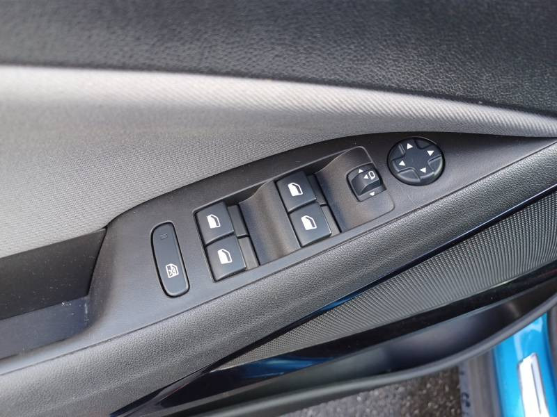 Opel Crossland X 1.2 Turbo 110 ch Design 120 ans 2019 - photo n°14 Opel Crossland X 1.2 Turbo 110 ch Design 120 ans  occasion à Toulenne - photo n°14