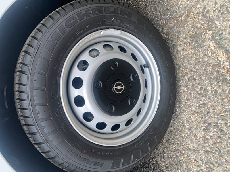 Opel Vivaro FOURGON FGN TAILLE M BLUEHDI 145 BVM6 2025 - photo n°9 Opel Vivaro FOURGON FGN TAILLE M BLUEHDI 145 BVM6  occasion à Libourne - photo n°9
