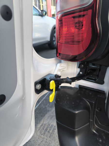 Opel Vivaro VIVARO CA FIXE TAILLE M BLUEHDI 145 S&S EAT8  4p  occasion  Toulouse - photo n4