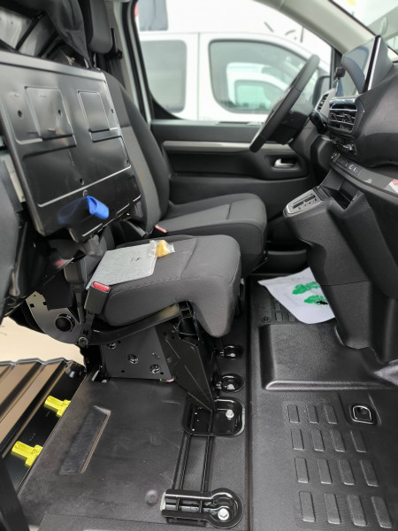 Opel Vivaro VIVARO FGN TAILLE M SPORTIVE 2.2 DIESEL 180 S&S EAT8  4p  occasion  Toulouse - photo n9