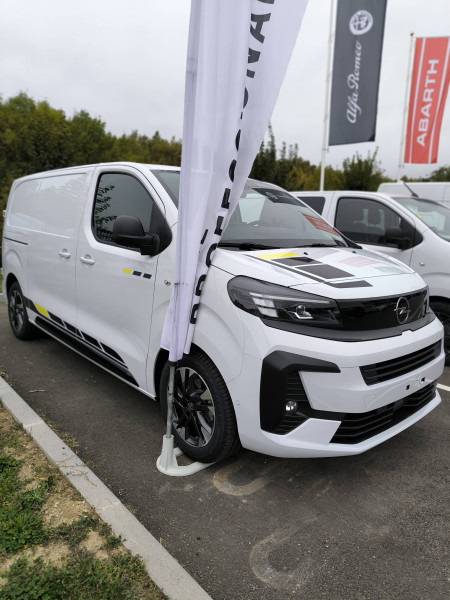 Opel Vivaro VIVARO FGN TAILLE M SPORTIVE 2.2 DIESEL 180 S&S EAT8  4p  occasion  Toulouse - photo n2