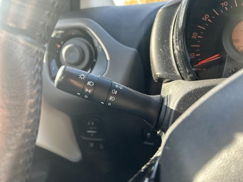 Peugeot 108 VTi 72 Style S&S 4cv 3p 2021 - photo n°18 Peugeot 108 VTi 72 Style S&S 4cv 3p  occasion à Dole - photo n°18