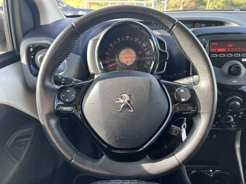 Peugeot 108 VTi 72 Style S&S 4cv 3p 2021 - photo n°15 Peugeot 108 VTi 72 Style S&S 4cv 3p  occasion à Dole - photo n°15
