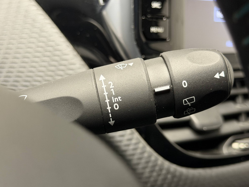 Peugeot 2008 2008 1.2 PureTech 110ch S&S BVM5 Urban Cross 5p 2016 - photo n°19 Peugeot 2008 2008 1.2 PureTech 110ch S&S BVM5 Urban Cross 5p  occasion à PERIGUEUX - photo n°19