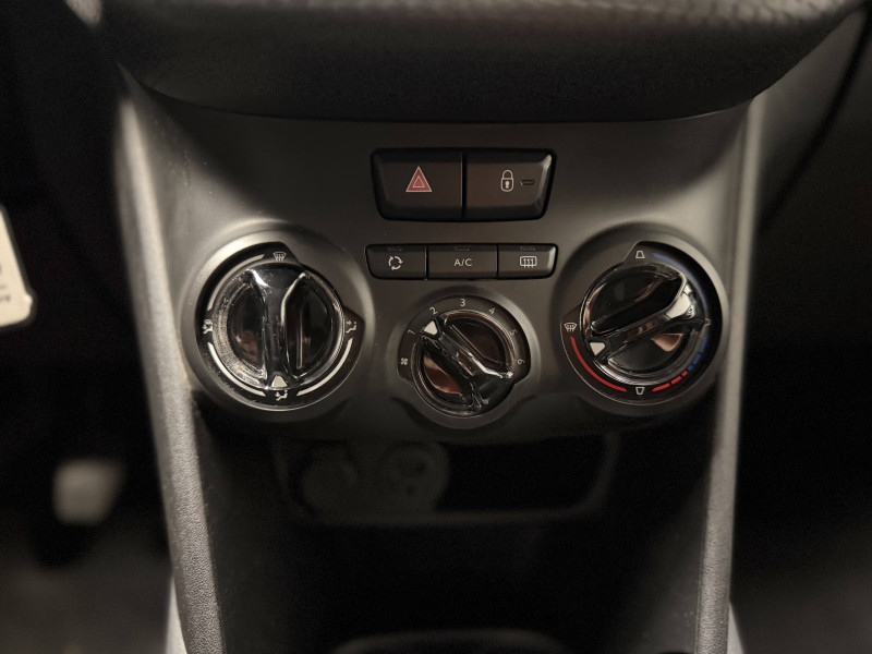 Peugeot 2008 2008 1.2 PureTech 110ch S&S BVM5 Urban Cross 5p 2016 - photo n°17 Peugeot 2008 2008 1.2 PureTech 110ch S&S BVM5 Urban Cross 5p  occasion à PERIGUEUX - photo n°17