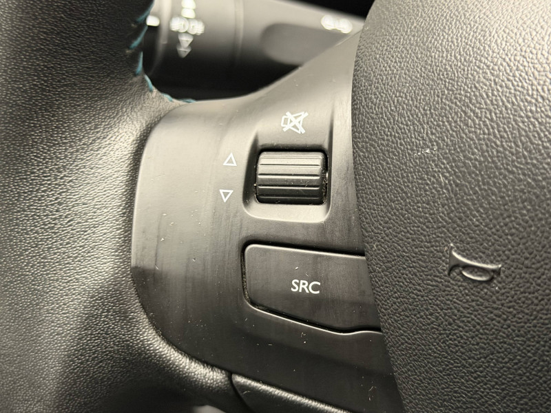 Peugeot 2008 2008 1.2 PureTech 110ch S&S BVM5 Urban Cross 5p 2016 - photo n°20 Peugeot 2008 2008 1.2 PureTech 110ch S&S BVM5 Urban Cross 5p  occasion à PERIGUEUX - photo n°20