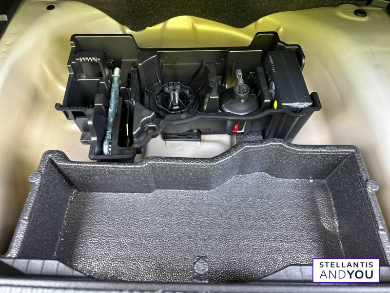 Peugeot 2008 Hybrid 136 e-DCS6 Allure  occasion  MALAKOFF - photo n6