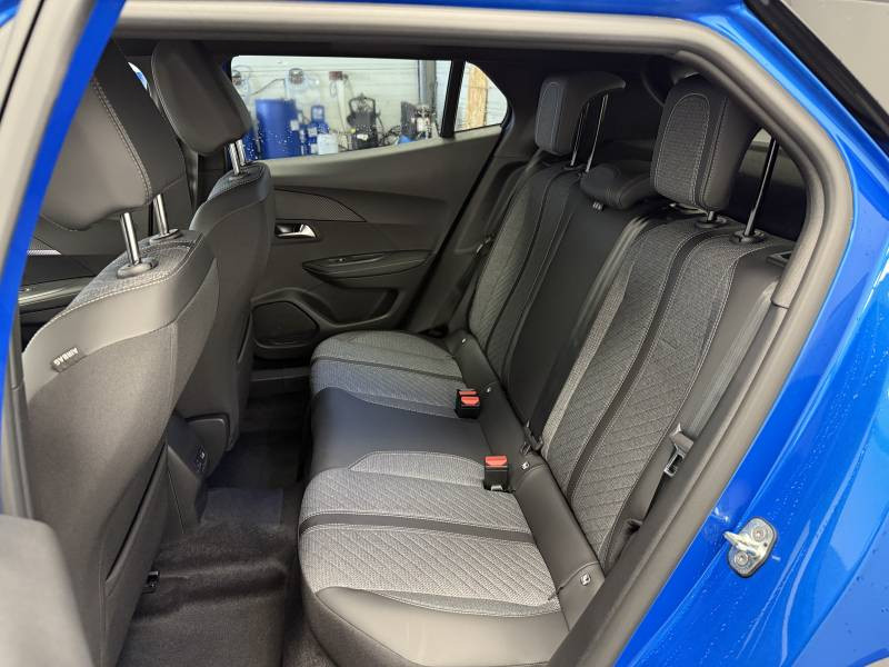 Peugeot 2008 PureTech 130 S&S EAT8 Allure 2024 - photo n°12 Peugeot 2008 PureTech 130 S&S EAT8 Allure  occasion à Biscarrosse - photo n°12