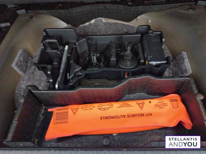 Peugeot 2008 PureTech 130 S&S EAT8 GT Pack  occasion   VENISSIEUX - photo n8