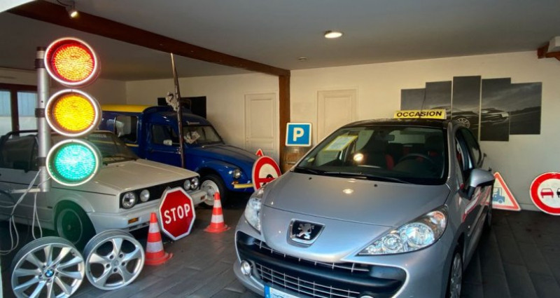 Peugeot 207 1.4 VTI 16V 95 Premium 5 Portes 2009 Peugeot 207 1.4 VTI 16V 95 Premium 5 Portes  occasion à Nanteuil Les Meaux