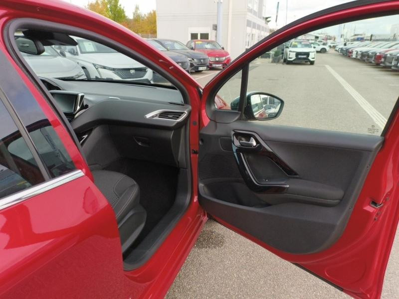 Peugeot 208 1.2 PureTech 110ch E6.c Tech Edition S&S EAT6 5p 2019 - photo n°20 Peugeot 208 1.2 PureTech 110ch E6.c Tech Edition S&S EAT6 5p  occasion à Le Havre - photo n°20