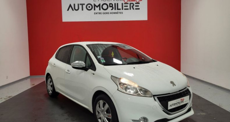 Peugeot 208 1.2 PURETECH 82 STYLE + DISTRIBUTION OK