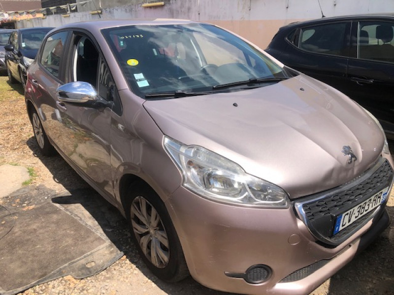 Peugeot 208 1.4 HDI PACK CD CLIM GPS TBG ....4590E