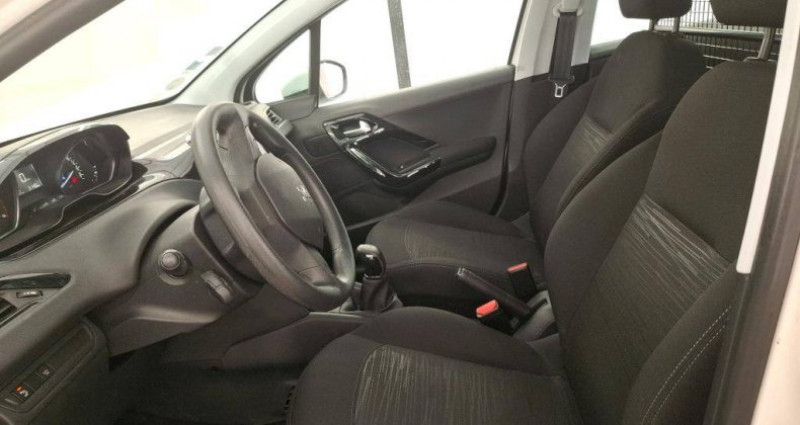Peugeot 208 1,5 BLUE HDI 100 CH 5 PLACES 2019 - photo n°7 Peugeot 208 1,5 BLUE HDI 100 CH 5 PLACES  occasion à Lanester - photo n°7