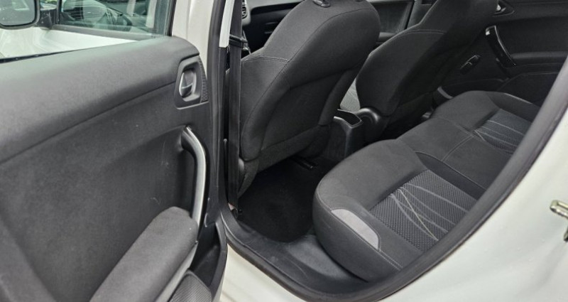 Peugeot 208 1.6 e-HDi FAP Active 5p 2013 - photo n°6 Peugeot 208 1.6 e-HDi FAP Active 5p  occasion à Ploudaniel - photo n°6