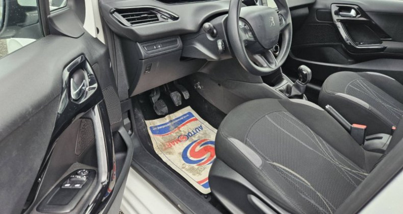 Peugeot 208 1.6 e-HDi FAP Active 5p 2013 - photo n°5 Peugeot 208 1.6 e-HDi FAP Active 5p  occasion à Ploudaniel - photo n°5