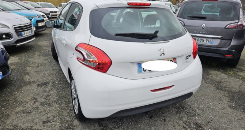 Peugeot 208 1.6 e-HDi FAP Active 5p 2013 - photo n°4 Peugeot 208 1.6 e-HDi FAP Active 5p  occasion à Ploudaniel - photo n°4