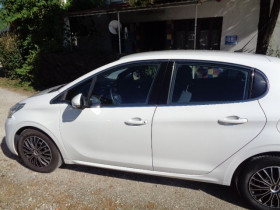 Peugeot 208 1.6 E-HDI FAP ALLURE 4CV 3P  occasion  Aucamville - photo n6