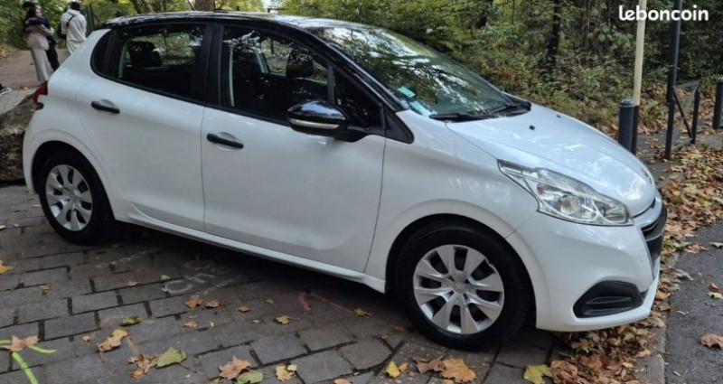 Peugeot 208 1.6 hdi première main Garantie 6mois 2016 Peugeot 208 1.6 hdi première main Garantie 6mois  occasion à Romainville