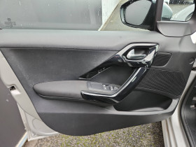 Peugeot 208 208 1.2 PureTech 82ch BVM5 Active 5p  occasion  Lescure-d'Albigeois - photo n14