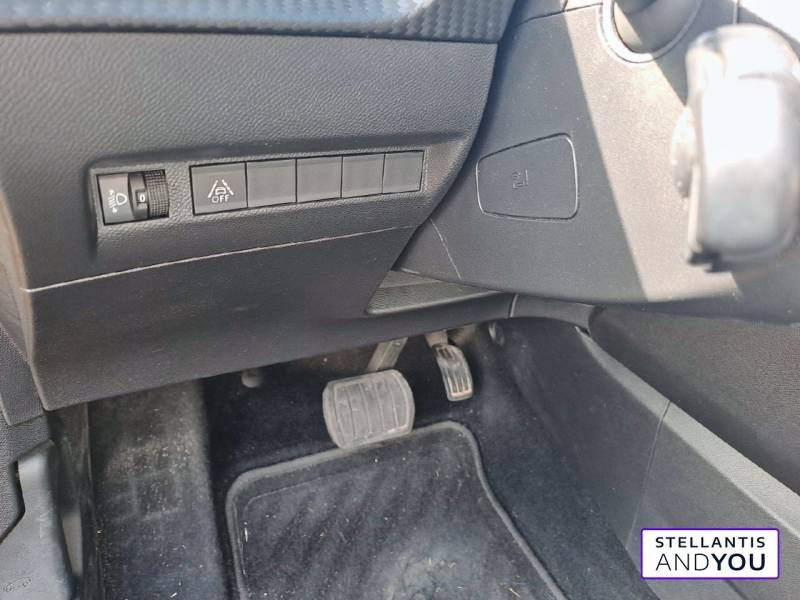 Peugeot 208 Electrique 50 kWh 136ch Active  occasion  REZE - photo n10