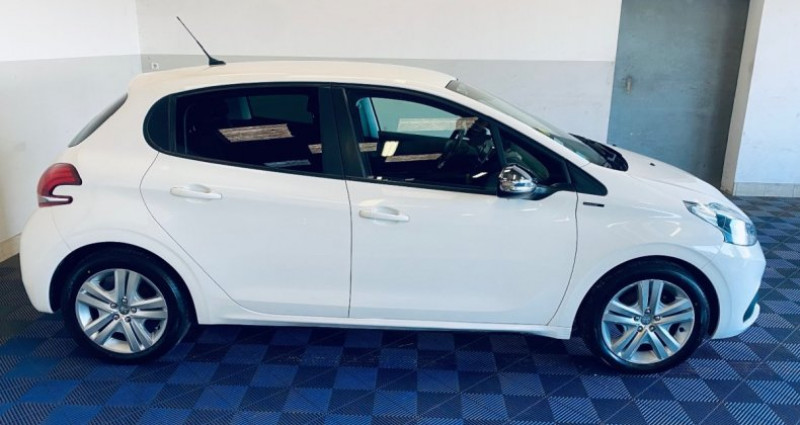 Peugeot 208 HDi 100ch SS BVM5 Signature 2019 - photo n°5 Peugeot 208 HDi 100ch SS BVM5 Signature  occasion à Sannerville - photo n°5