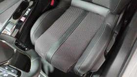 Peugeot 208 Hybrid 136 bva e-dcs6 gt + navi + pack vision + toit pano  occasion � Ganges - photo n�11