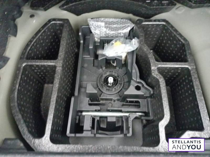 Peugeot 208 PureTech 75 S&S BVM5 Like  occasion   VENISSIEUX - photo n8