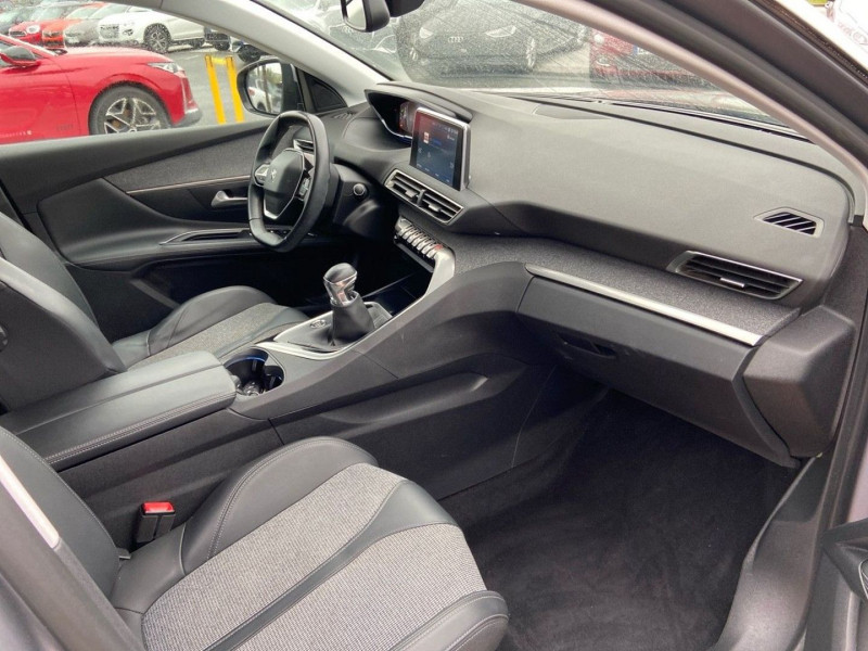 Peugeot 3008 PureTech 130 BV6 ALLURE 2019 - photo n°18 Peugeot 3008 PureTech 130 BV6 ALLURE  occasion à Lescure-d'Albigeois - photo n°18