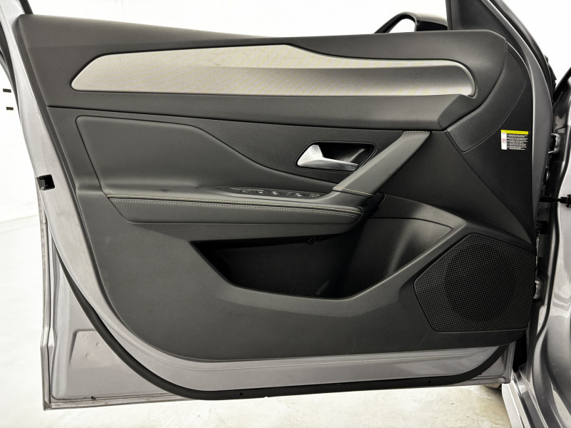 Peugeot 308 1.2 PureTech 130ch GT EAT8 2024 - photo n°12 Peugeot 308 1.2 PureTech 130ch GT EAT8  occasion à SAINT-GREGOIRE - photo n°12