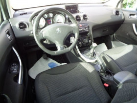 Peugeot 308 1.6 E-HDI112 FAP ALLURE 5P  occasion � Aucamville - photo n�9