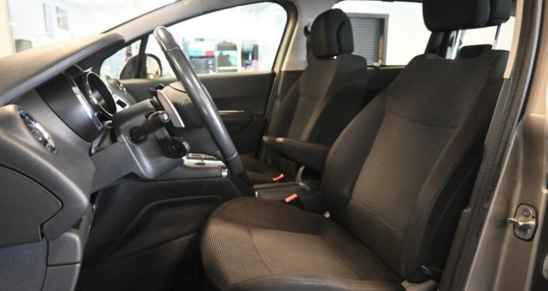 Peugeot 5008 1.6 HDi 110ch FAP BMP6 Premium 7pl 2009 - photo n°7 Peugeot 5008 1.6 HDi 110ch FAP BMP6 Premium 7pl  occasion à ST SATURNIN - photo n°7