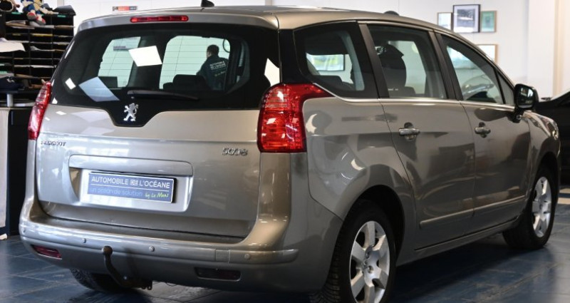 Peugeot 5008 1.6 HDi 110ch FAP BMP6 Premium 7pl 2009 - photo n°4 Peugeot 5008 1.6 HDi 110ch FAP BMP6 Premium 7pl  occasion à ST SATURNIN - photo n°4