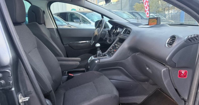 Peugeot 5008 1.6 HDI 112 Premium Pack 7 Places 2010 - photo n°4 Peugeot 5008 1.6 HDI 112 Premium Pack 7 Places  occasion à SAINT MARTIN D'HERES - photo n°4